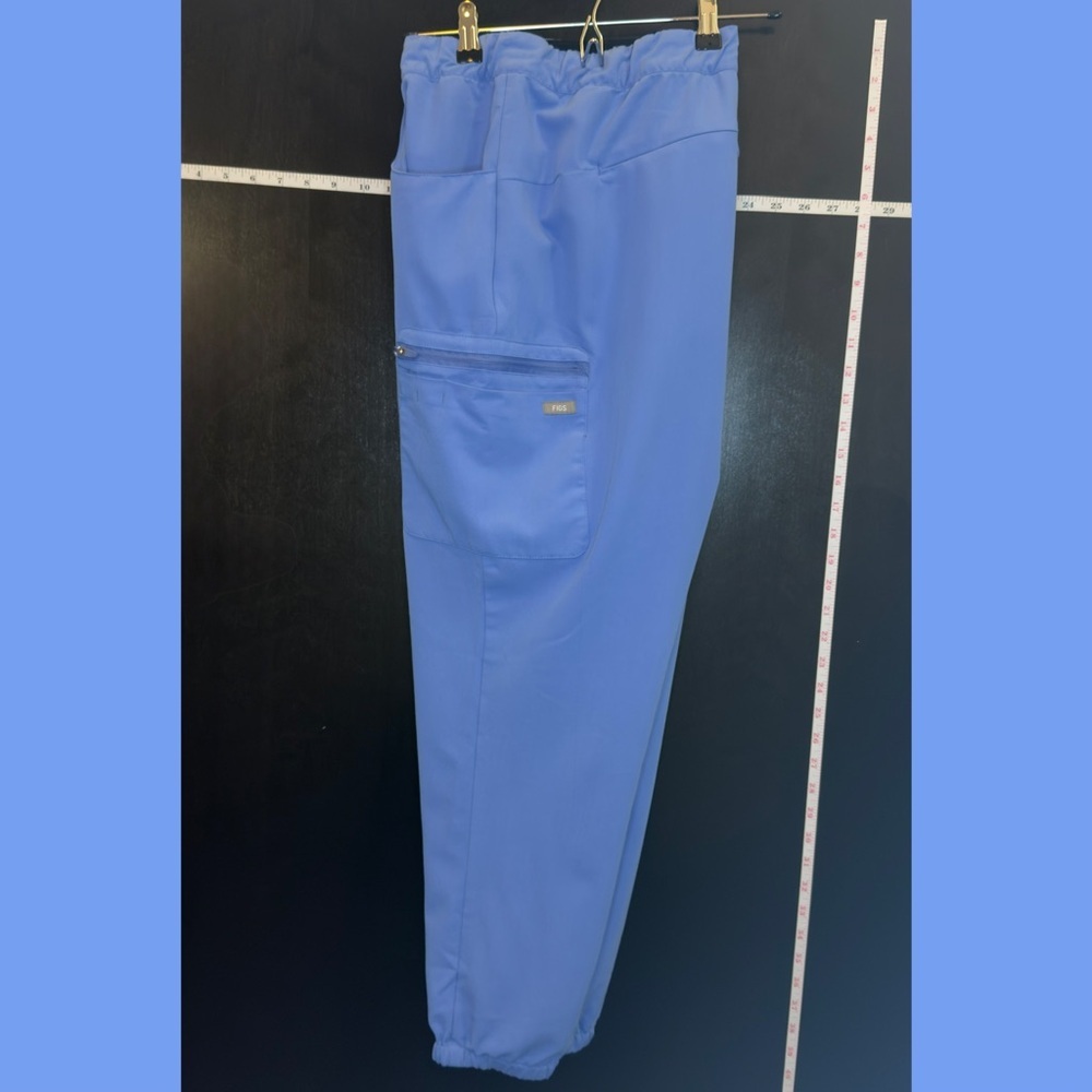 FIGS Women’s Limited Edition Scrub Pants - Picture 5 of 12